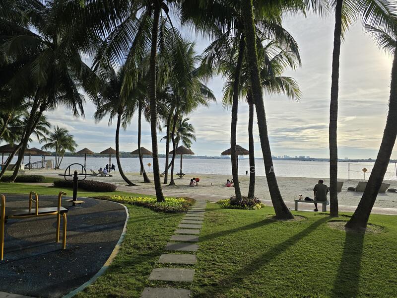 WALKING DISTANCE TO BEACH