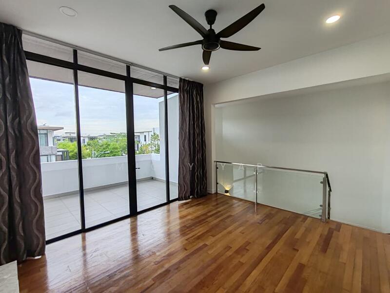 Terraced House for Rent in 16 Sierra (Puchong) - Micky Yap - Balcony - PropertyGuru.com.my