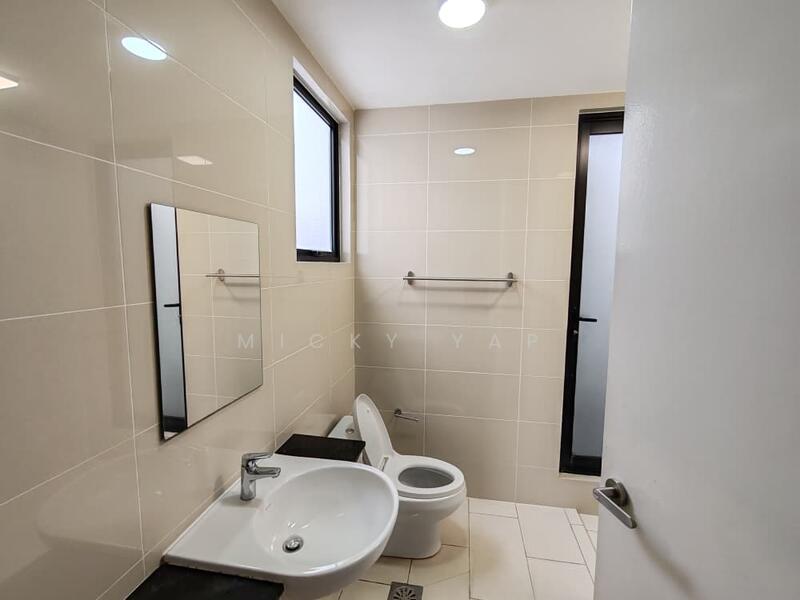 Terraced House for Rent in 16 Sierra (Puchong) - Micky Yap - Bathroom - PropertyGuru.com.my