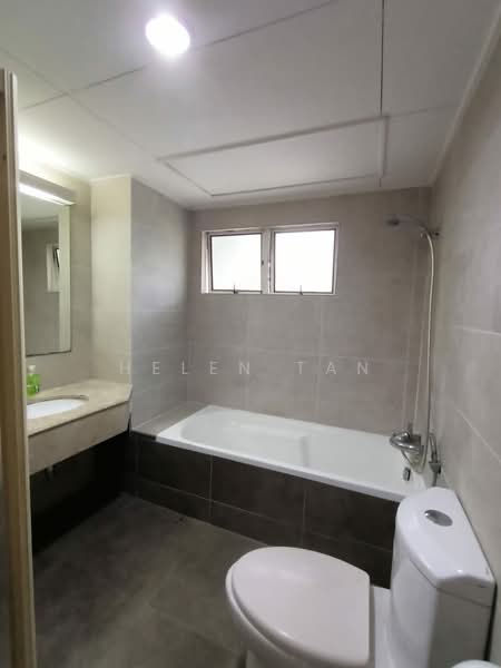 Kondominium untuk Disewa di Bungaraya Condominium - Helen Tan - Bathroom - PropertyGuru.com.my