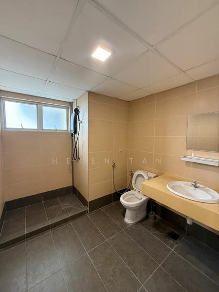 Servis Apartment untuk Disewa di Main Place Residence - Helen Tan - Bathroom - PropertyGuru.com.my