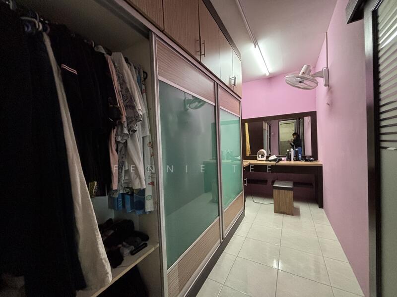 Walk in wardrobe and powder room