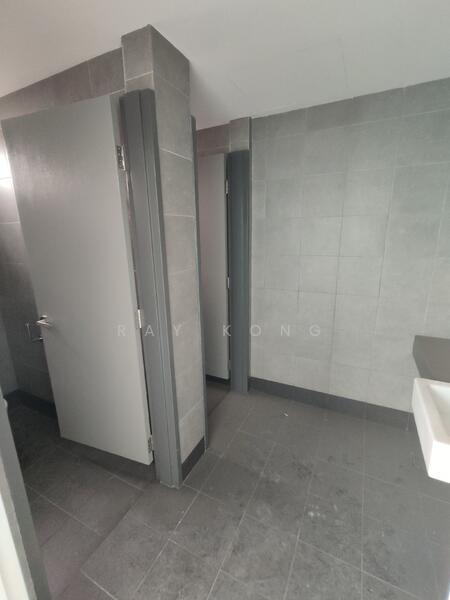 Pejabat Runcit untuk Disewa di Jalan Kuching (Kuala Lumpur) - Ray Kong - Bathroom - PropertyGuru.com.my