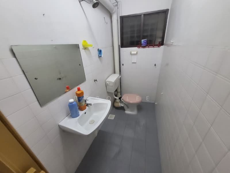 Rumah Teres 2.5 Tingkat untuk Dijual di Taman Sri Sinar (Segambut) - Bobo Lee - Bathroom - PropertyGuru.com.my