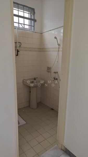 2-storey Terraced House for Sale in Taman Daya (Johor Bahru) - Gemma Wong - Bathroom - PropertyGuru.com.my