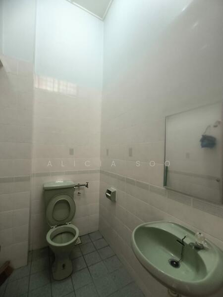 2-storey Terraced House for Sale in Sungai Buloh (Selangor) - Alicia Soo - Bathroom - PropertyGuru.com.my