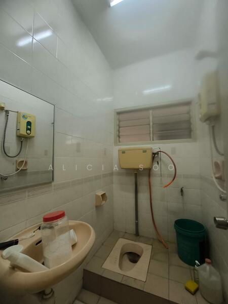 2-storey Terraced House for Sale in Sungai Buloh (Selangor) - Alicia Soo - Bathroom - PropertyGuru.com.my