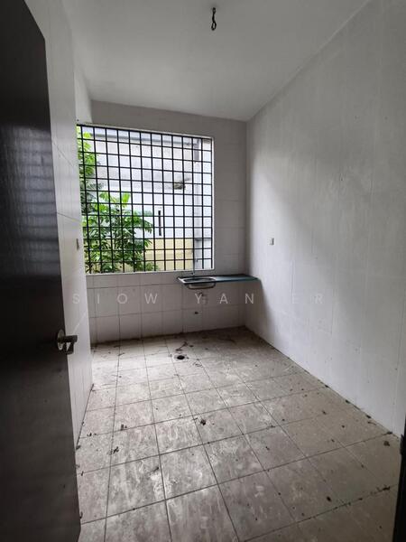 Semi-Detached House for Sale in Taman Kempas Utama (Tebrau) - Siow Yan Er - Kitchen - PropertyGuru.com.my