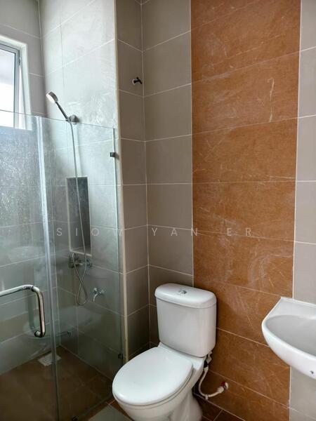 Semi-Detached House for Sale in Taman Kempas Utama (Tebrau) - Siow Yan Er - Bathroom - PropertyGuru.com.my