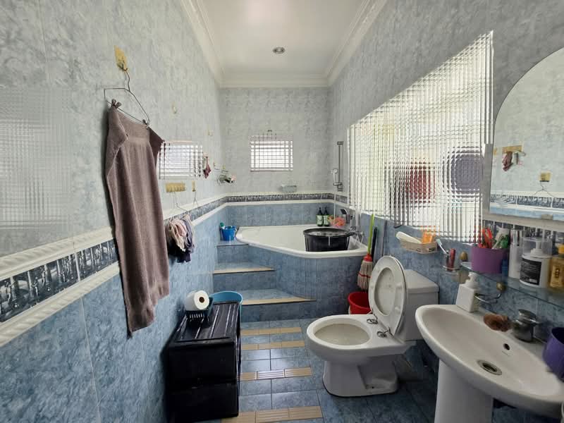 Rumah Banglo untuk Dijual di Taman Megah Kepong (Kepong) - Kiing TW - Bathroom - PropertyGuru.com.my