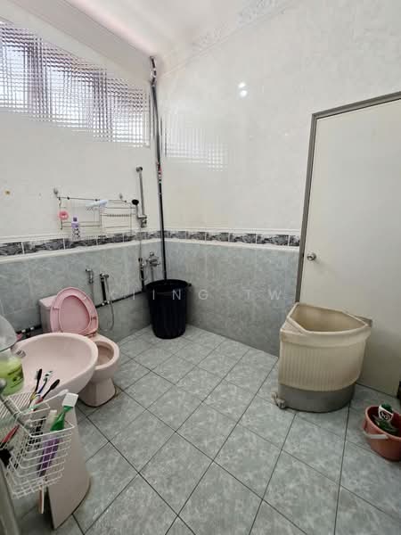 Rumah Banglo untuk Dijual di Taman Megah Kepong (Kepong) - Kiing TW - Bathroom - PropertyGuru.com.my
