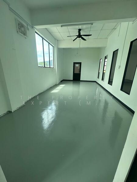 For Rent - Corner 1st Floor Office for Rent @ Mantin (Facing Main Road)