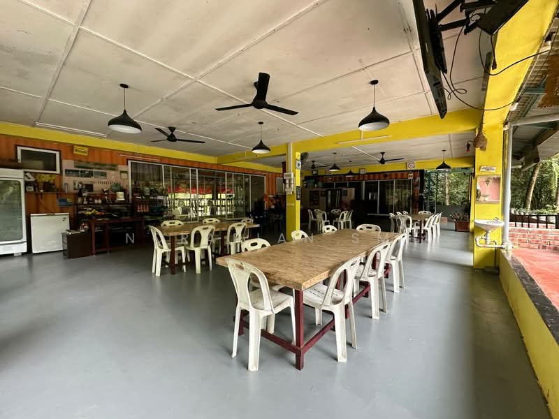 Air Turjun Sungai Sendat Ulu Yam Batang Kali Resort Chalet untuk Dijual untuk Untuk Dijual - RM 3,800,000, Apr 2026 - Dining Room - PropertyGuru.com.my