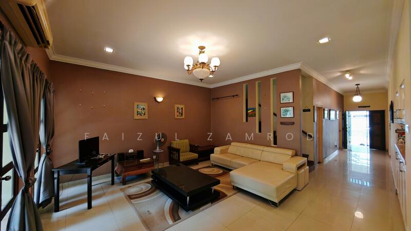 Rumah Berkembar untuk Dijual di Seksyen 9 (Bangi) - Faizul Zamrod - Living Room - PropertyGuru.com.my