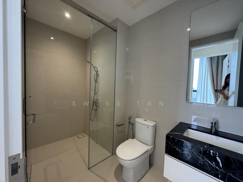 Servis Apartment untuk Disewa di Pavilion Ceylon Hill - Swiss Tan - Bathroom - PropertyGuru.com.my