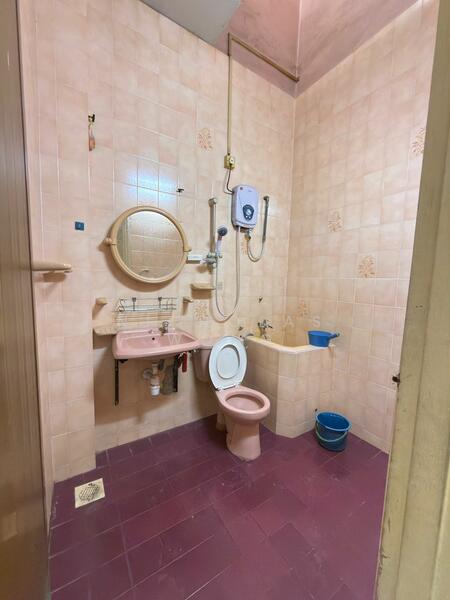 Rumah Teres untuk Dijual di Taman Kok Doh (Batu) - nicholas wong - Bathroom - PropertyGuru.com.my