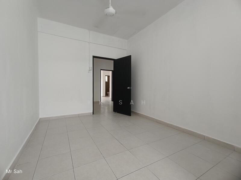 2-storey Terraced House for Sale in Taman Bangi Avenue (Bangi) - KK Sah - Interior - PropertyGuru.com.my