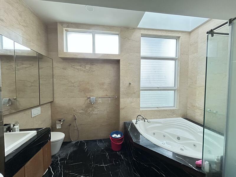 Rumah Banglo untuk Dijual di Seksyen U1 (Glenmarie) - Lai YK - Bathroom - PropertyGuru.com.my