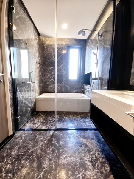 Servis Apartment untuk Dijual di Straits Residences - Eugene Tung - Bathroom - PropertyGuru.com.my