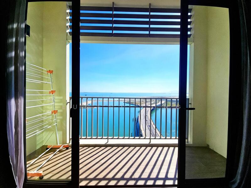 Servis Apartment untuk Dijual di Straits Residences - Eugene Tung - Balcony - PropertyGuru.com.my