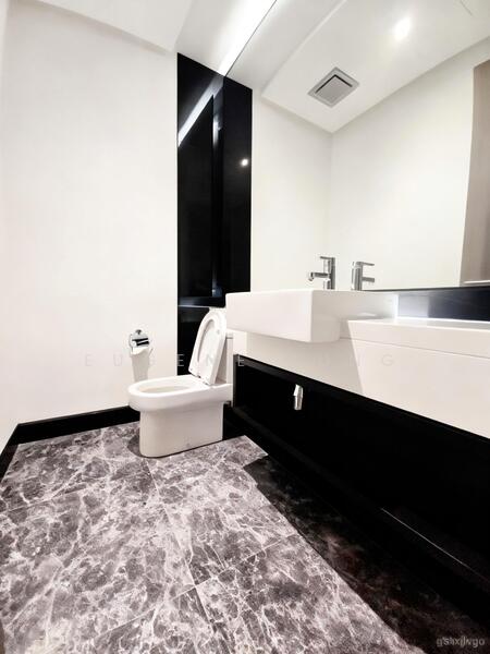 Servis Apartment untuk Dijual di Straits Residences - Eugene Tung - Bathroom - PropertyGuru.com.my