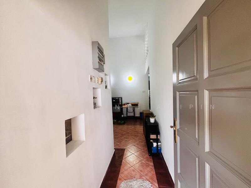 1-storey Terraced House for Sale in Taman Melawati (Ulu Kelang) - Salmi Binti Aripin - Entrance - PropertyGuru.com.my