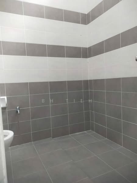 Rumah Teres 2 Tingkat untuk Dijual di Bandar Seri Coalfields (Ijok) - BH Tieh - Bathroom - PropertyGuru.com.my