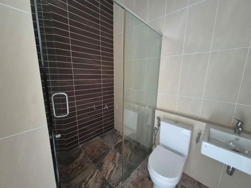 Rumah Berkembar untuk Dijual di Temasya Glenmarie (Glenmarie) - Lai YK - Bathroom - PropertyGuru.com.my