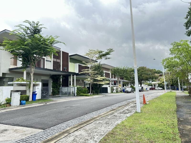 Rumah Berkembar untuk Dijual di Temasya Glenmarie (Glenmarie) - Lai YK - Exterior - PropertyGuru.com.my