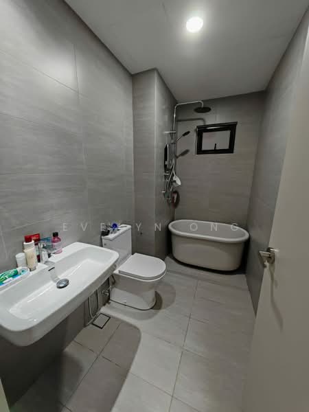 Servis Apartment untuk Disewa di Residensi Ava @ Kiara Bay - Evelyn Ong - Bathroom - PropertyGuru.com.my