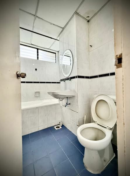 Kondominium untuk Dijual di Eden Seaview Condominium - Ressha Ramesh - Bathroom - PropertyGuru.com.my