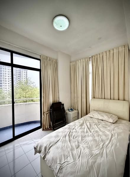 Kondominium untuk Dijual di Eden Seaview Condominium - Ressha Ramesh - Bedroom - PropertyGuru.com.my