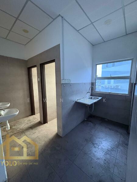 Semi-D Factory for Rent in Kampung Jawa (Shah Alam) - Elwin Chok - Bathroom - PropertyGuru.com.my