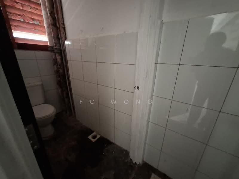 Shop / Office for Sale in Sea Park (Petaling Jaya) - FC Wong - Bathroom - PropertyGuru.com.my