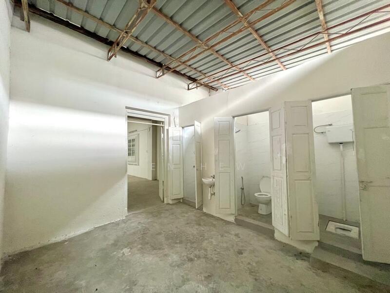 Shop for Rent in George Town (Penang) - Ben Hew - Bathroom - PropertyGuru.com.my
