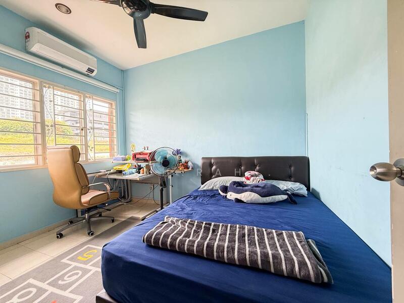 Semi-Detached House for Sale in Taman Ramal Suria (Bangi) - Mahirah . - Bedroom - PropertyGuru.com.my
