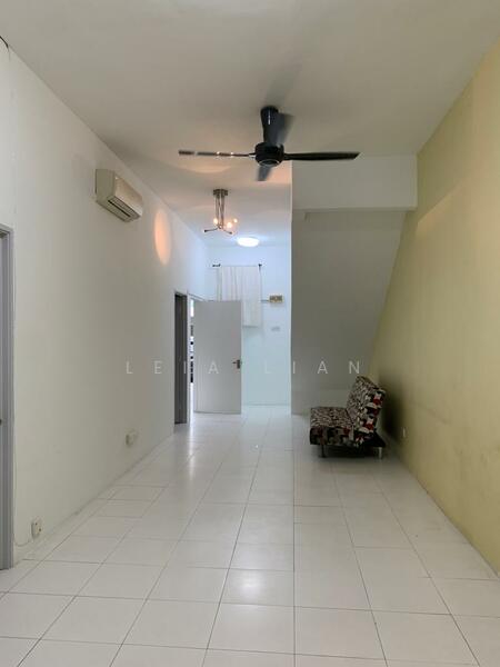 Rumah Bandar untuk Dijual di Bandar Saujana Putra (Tanjong Duabelas) - Leia Lian - Living Room - PropertyGuru.com.my