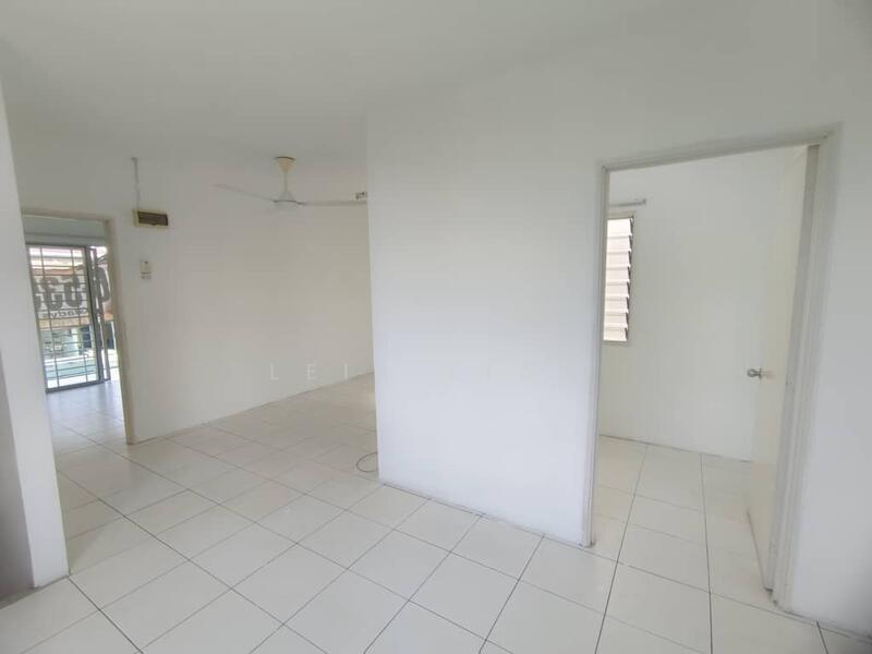 Rumah Bandar untuk Dijual di Bandar Saujana Putra (Tanjong Duabelas) - Leia Lian - Living Room - PropertyGuru.com.my