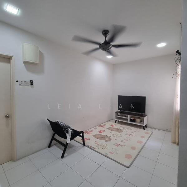Rumah Bandar untuk Dijual di Bandar Saujana Putra (Tanjong Duabelas) - Leia Lian - Living Room - PropertyGuru.com.my