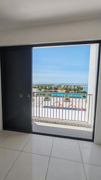 Kediaman Servis untuk Dijual di Vivo Executive Apartment - Daisy Ooi - Balcony - PropertyGuru.com.my