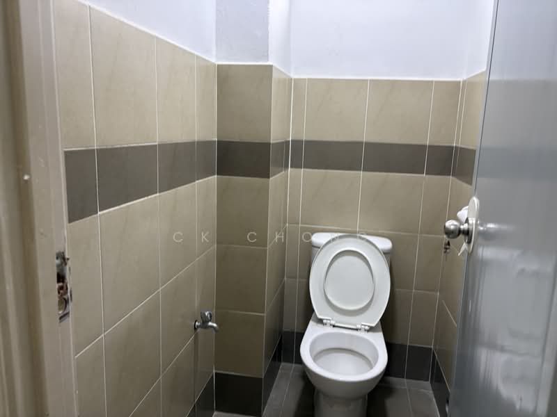 Kedai / Pejabat untuk Disewa di Bukit Jalil (Kuala Lumpur) - CK Chong - Bathroom - PropertyGuru.com.my