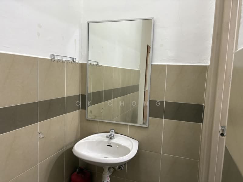 Kedai / Pejabat untuk Disewa di Bukit Jalil (Kuala Lumpur) - CK Chong - Bathroom - PropertyGuru.com.my