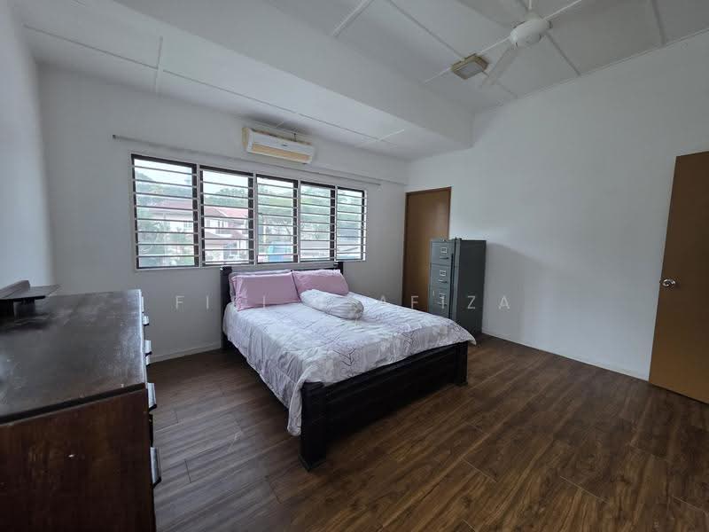 Semi-Detached House for Sale in Damansara Heights (Kuala Lumpur) - Fifi Syafiza - Bedroom - PropertyGuru.com.my