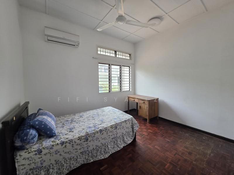 Semi-Detached House for Sale in Damansara Heights (Kuala Lumpur) - Fifi Syafiza - Bedroom - PropertyGuru.com.my