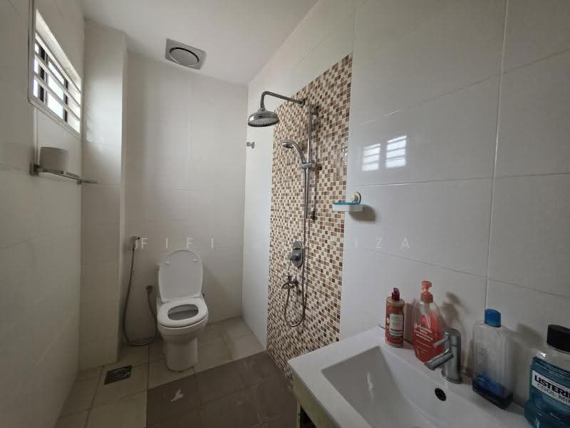 Semi-Detached House for Sale in Damansara Heights (Kuala Lumpur) - Fifi Syafiza - Bathroom - PropertyGuru.com.my