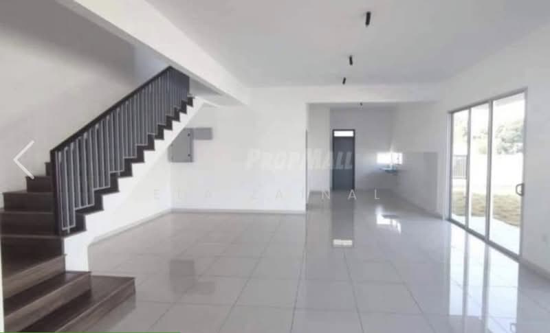 Rumah Teres 2 Tingkat untuk Dijual di Bandar Serenia (Dengkil) - Eda Zainal - Living Room - PropertyGuru.com.my