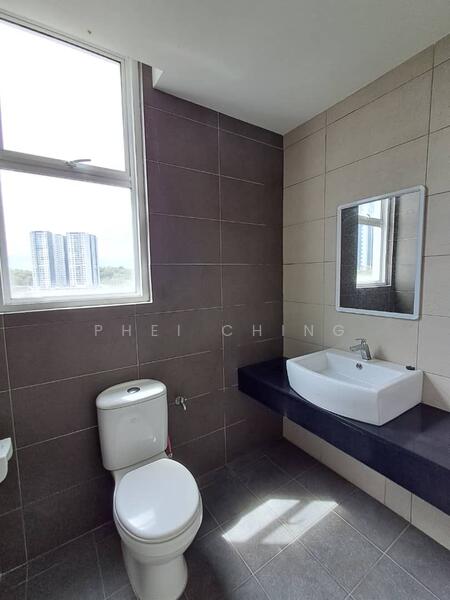 Bedroom 2 - with en-suite bathroom