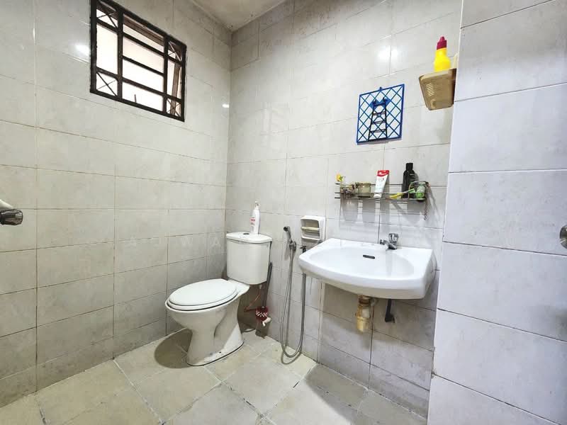 Apartment for Sale at Pangsapuri Damai - Ajwad Azizan - Bathroom - PropertyGuru.com.my