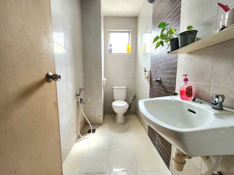 Apartment for Sale at Pangsapuri Damai - Ajwad Azizan - Bathroom - PropertyGuru.com.my