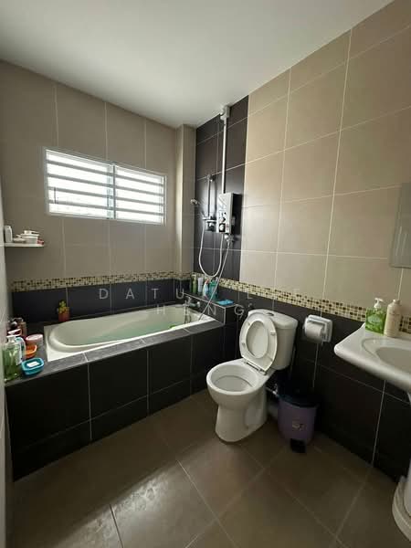 Rumah Teres 2 Tingkat untuk Dijual di Taman Perpaduan Koperasi (Tambun) - Datuk Lee Heng - Bathroom - PropertyGuru.com.my